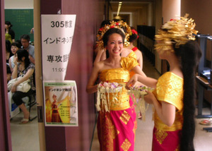 indonesian-dance-20080726.JPG