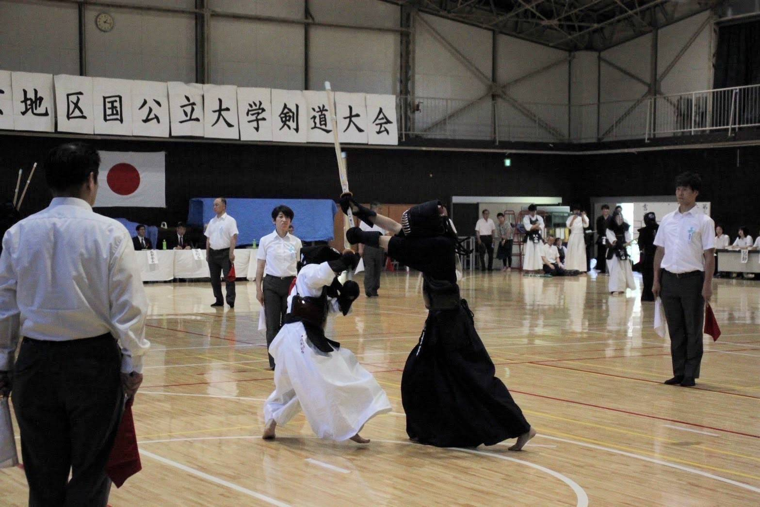 写真:剣道の試合の様子
