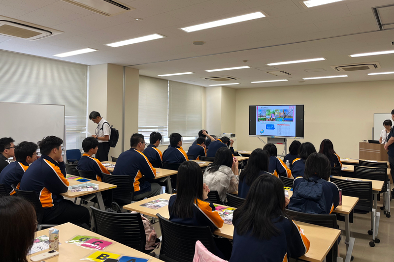 (写真)本学の説写真