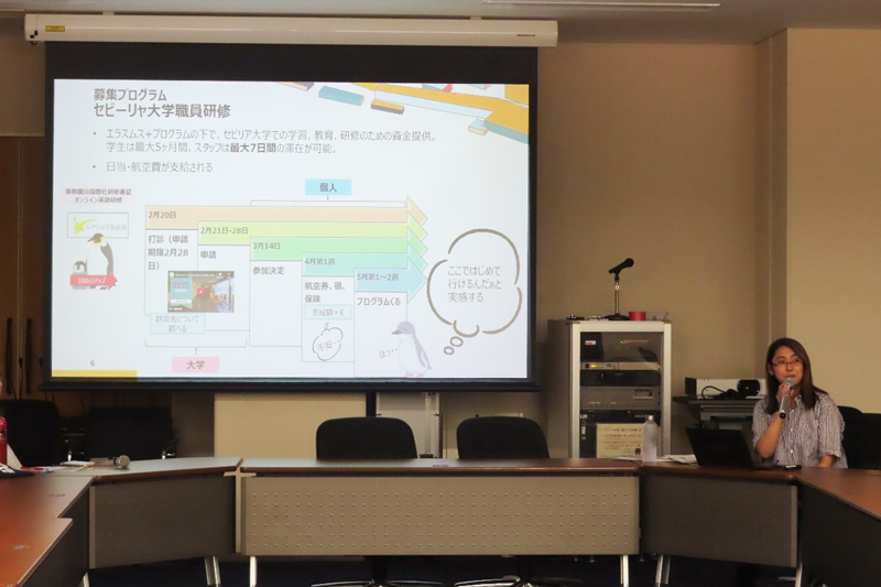 写真:報告会の様子