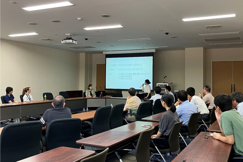 写真:報告会の様子