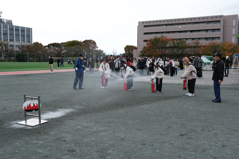写真：消火訓練の様子