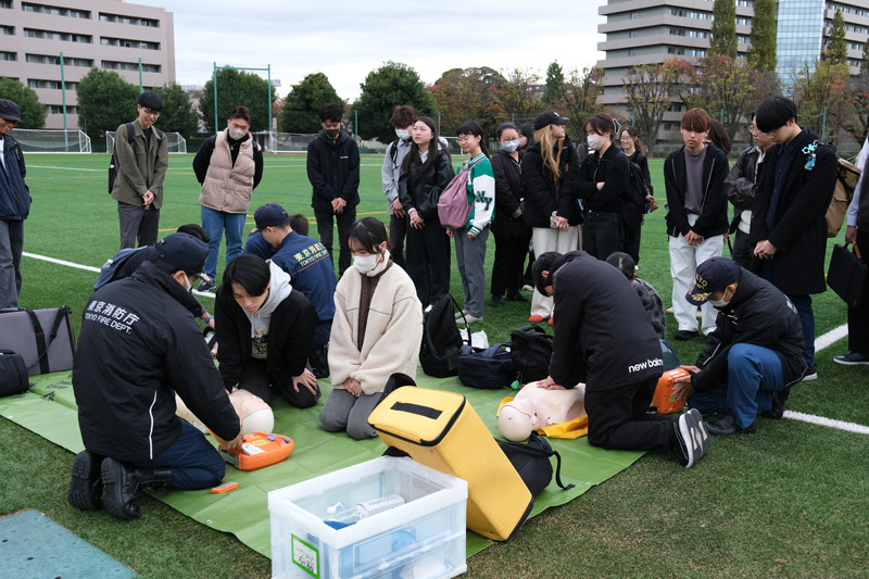 写真：救命訓練の様子