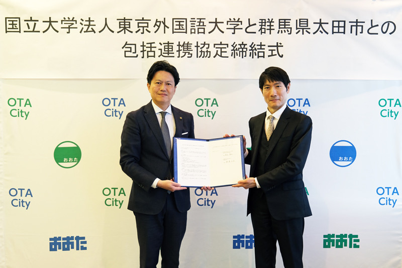 穂積市長、春名学長の写真