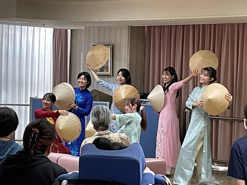 ベトナム舞踊の様子