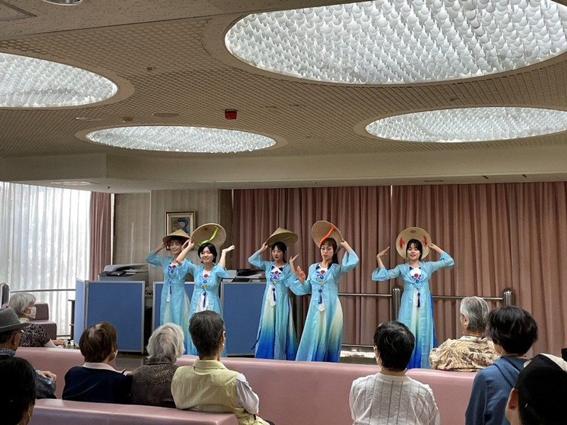 ベトナム舞踊の様子