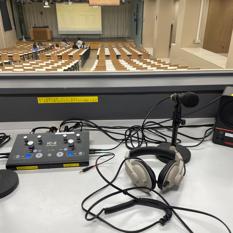 同時通訳ブースの写真