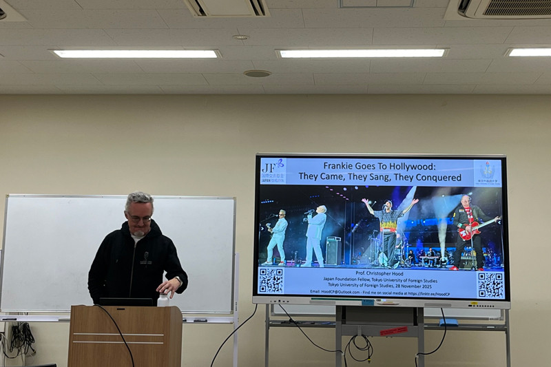 Professor Christopher Hood giving a lecture