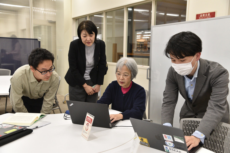 写真：編集作業を行う参加者
