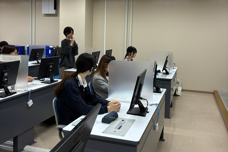 同時通訳実習の様子