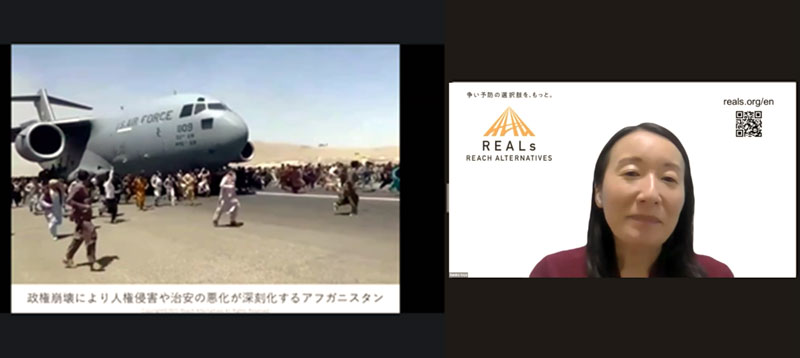 理事長瀬谷ルミ子さんの写真と資料の写真