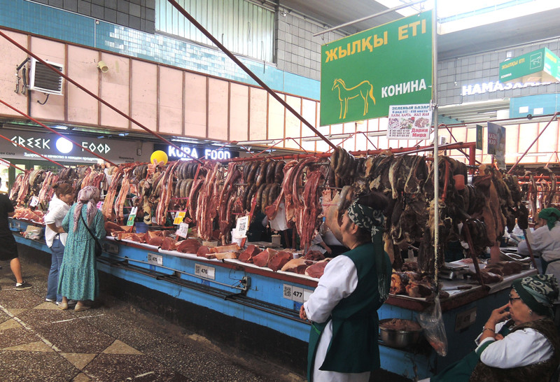 コク・バザールの馬肉売り場