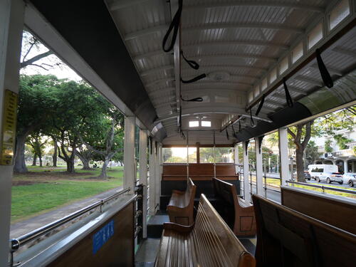 hawai2-13トロリー車内.jpg